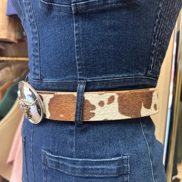 Longhorn Buckle Western Belt | Cowhide Print & Silver Statement Buckle 🤠✨ - Picture 4 of 7
